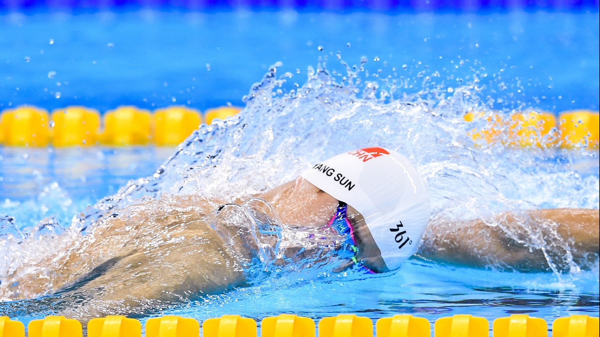 文班亚马教科书式统治，尼克斯击溃广东队背后的篮球哲学启示